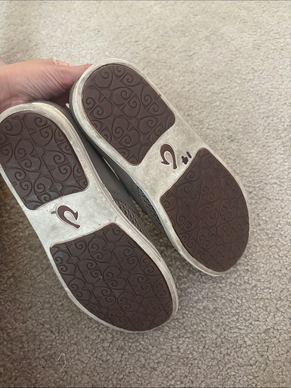 OluKai Women’s Pehuea Taupe Mesh Slip-On Loafers size 7 - Picture 4 of 8